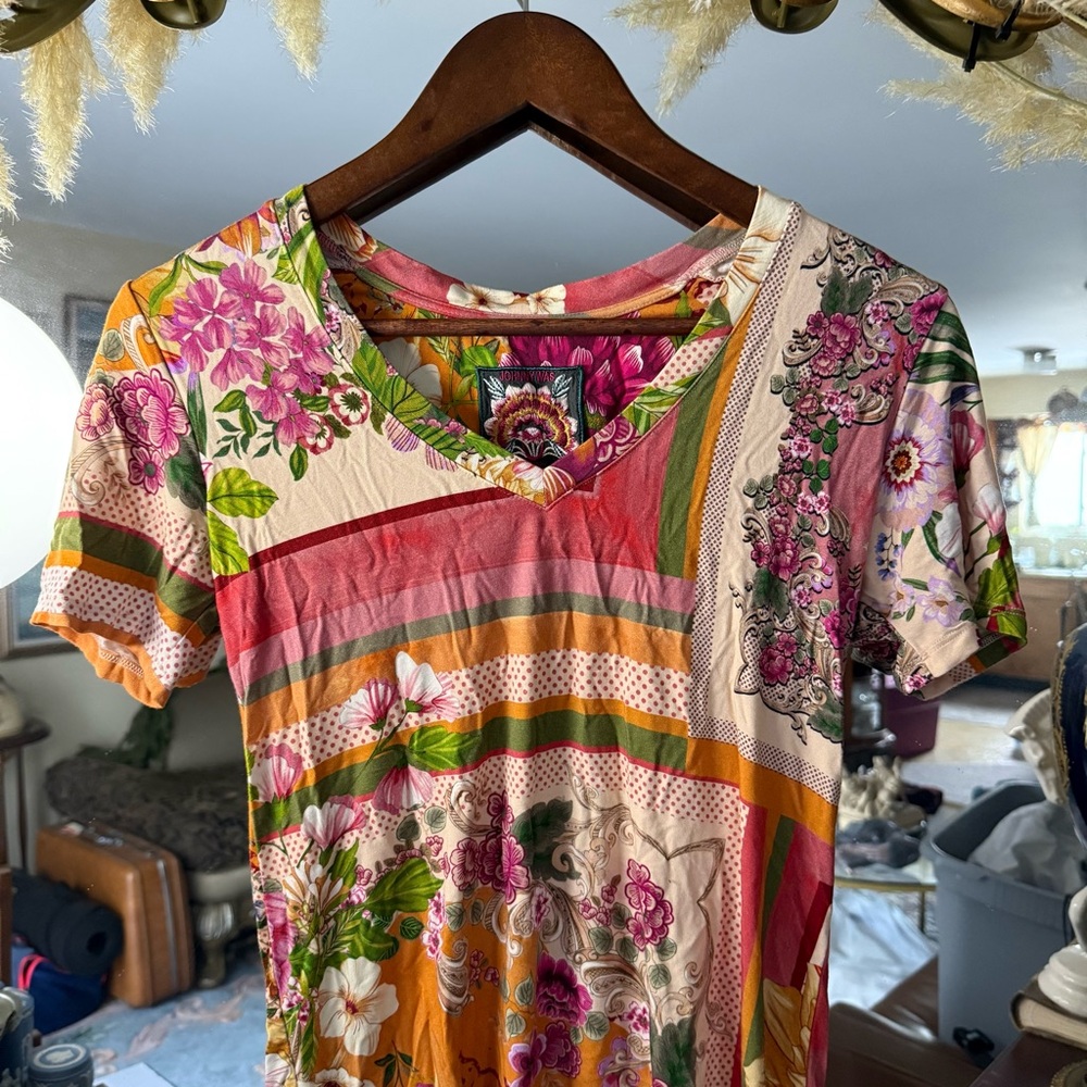 Johnny Was Floral Multicolor Patterned V-Neck Women's Short Sleeve Top - Picture 5 of 7